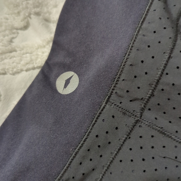 Avia Women Running Shorts Size S Reflective Gray/Dark Gray Double Layer MW NWOT - Picture 8 of 10